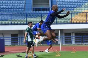 persib-bandung-bidik-puncak-klasemen-dengan-kemenangan-atas-persis-solo