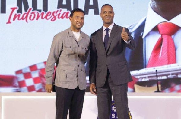 Denny Landzaat dan Alex Pastoor Saksikan Pertandingan Sengit Malut United Vs Borneo FC di Ternate