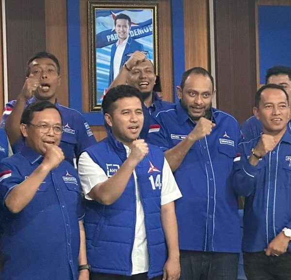 Emil Dardak Menanggapi Ajakan Bahlil untuk Bergabung dengan Golkar dengan Santai